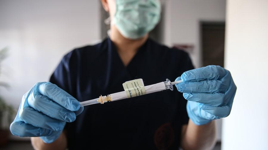 Những ông lớn đi đầu trong nghiên cứu vaccine Covid-19 đã tiến xa tới đâu? Những ông lớn đi đầu trong nghiên cứu vaccine Covid-19 đã tiến xa tới đâu?