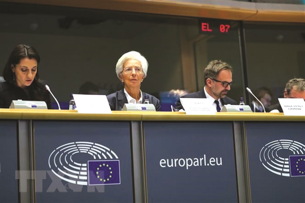Lạm phát vẫn “nóng” tại ECB