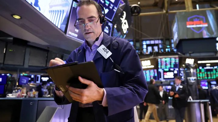 Hợp đồng tương lai Nasdaq 100 tăng, được hỗ trợ bởi cổ phiếu Meta