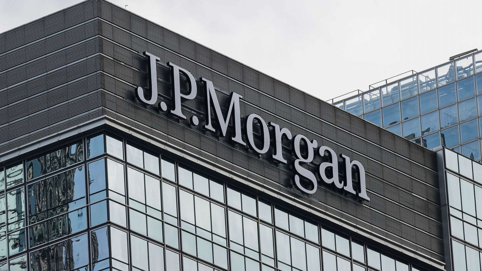 CEO JPMorgan: Bất ổn của ngành ngân hàng vẫn chưa chấm dứt, dự báo còn kéo dài CEO JPMorgan: Bất ổn của ngành ngân hàng vẫn chưa chấm dứt, dự báo còn kéo dài
