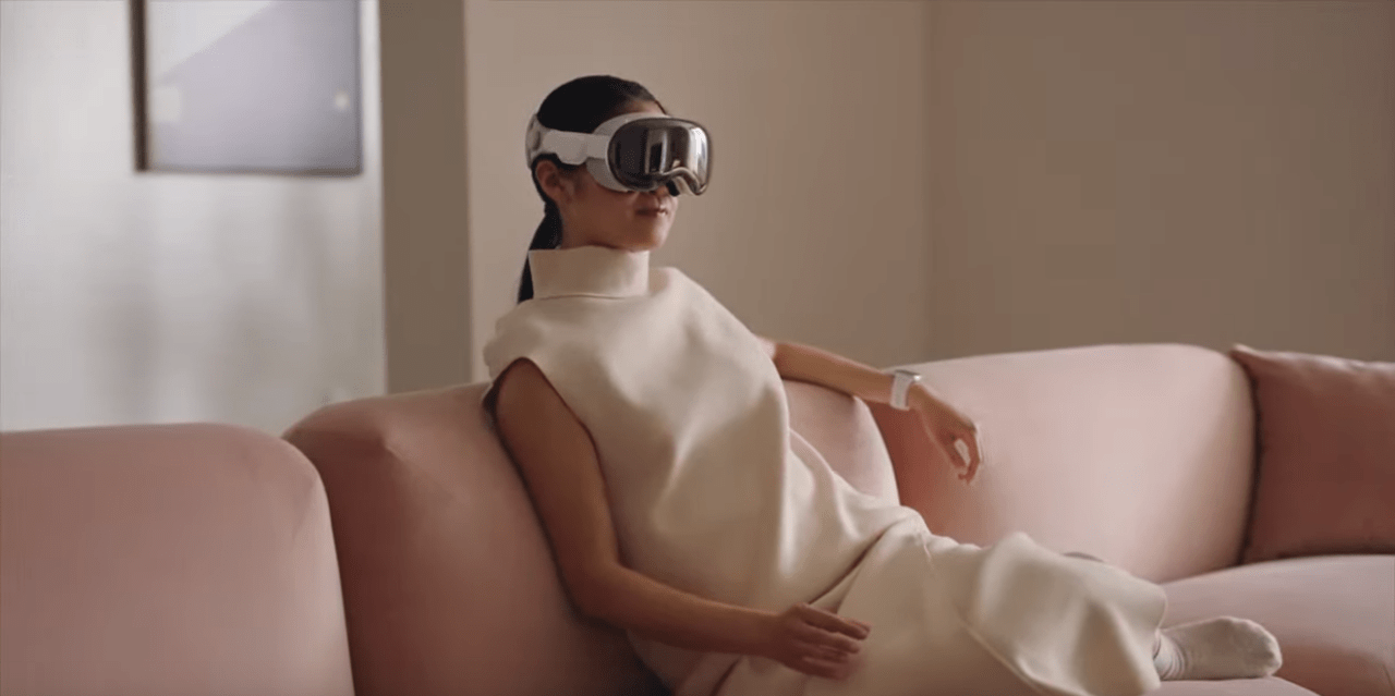 Có gì đặc biệt trong chiếc "tai nghe trăm củ" Apple Vision Pro vừa ra mắt?