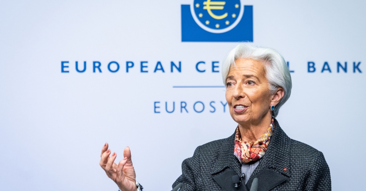 Tình thế tiến thoái lưỡng nan, ECB sẽ tiếp tục tăng lãi suất hay tạm dừng vào tối nay?