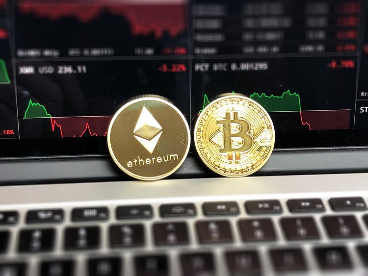 Ethereum giảm gần 5% sau đó rút chân, kéo theo hàng loạt vị thế Long bị thanh lý. Chuyên gia nhận định giá có thể đạt đến 6,000 USD Ethereum giảm gần 5% sau đó rút chân, kéo theo hàng loạt vị thế Long bị thanh lý. Chuyên gia nhận định giá có thể đạt đến 6,000 USD