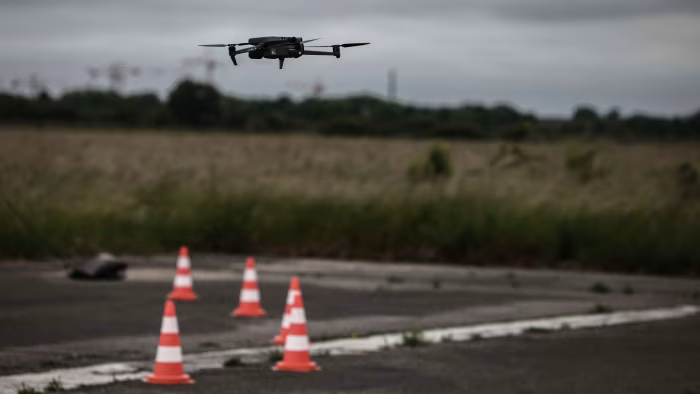 Mỹ điều tra nhập khẩu drone và nguyên liệu thiết yếu trong sản xuất chip và tấm pin mặt trời